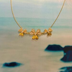 CLOVER PENDANT 18 KARATS GOLD NECKLACE