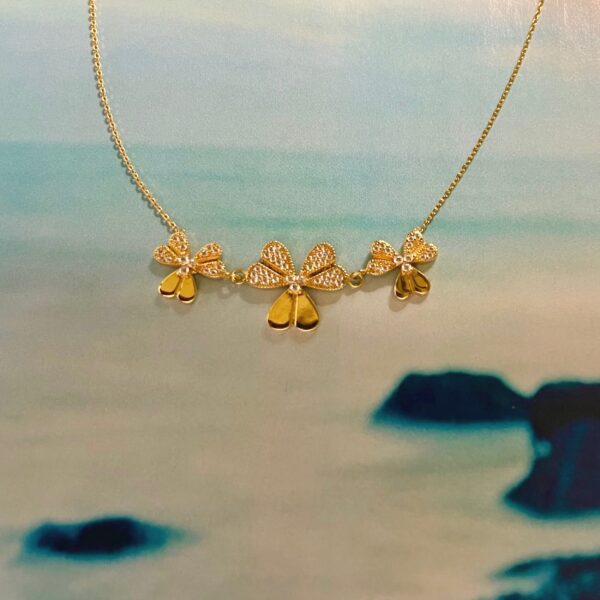 CLOVER PENDANT 18 KARATS GOLD NECKLACE