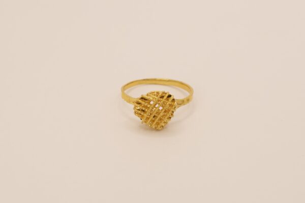 21 KARATS HEART RING. SIZE 6. REAL GOLD. PAWNABLE GOLD. SOLID GOLD. ELIGIUS NEW YORK. ELIGIUS JEWELRY COLLECTION. ELIGIUS FINE JEWELRY