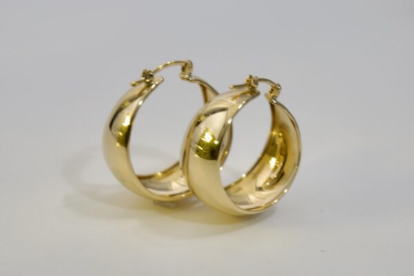 18 Karats Bold Loops. yellow gold, purity 750, item made in Dubai