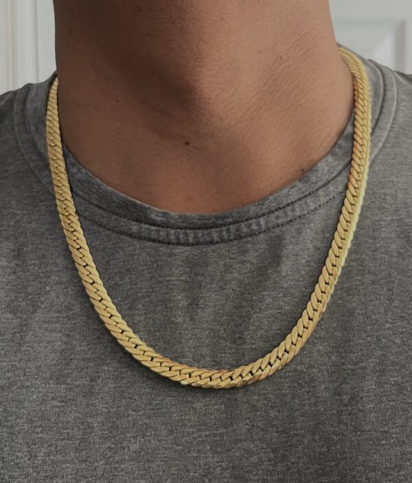 18 karats gold chain; 750 purity, item made in Dubai