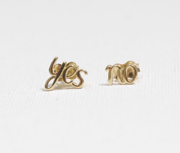 18 karats stud earrings