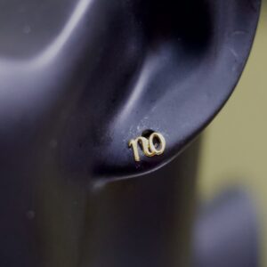 18 karats stud earrings