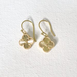 18 karats dainty floral dangling earrings