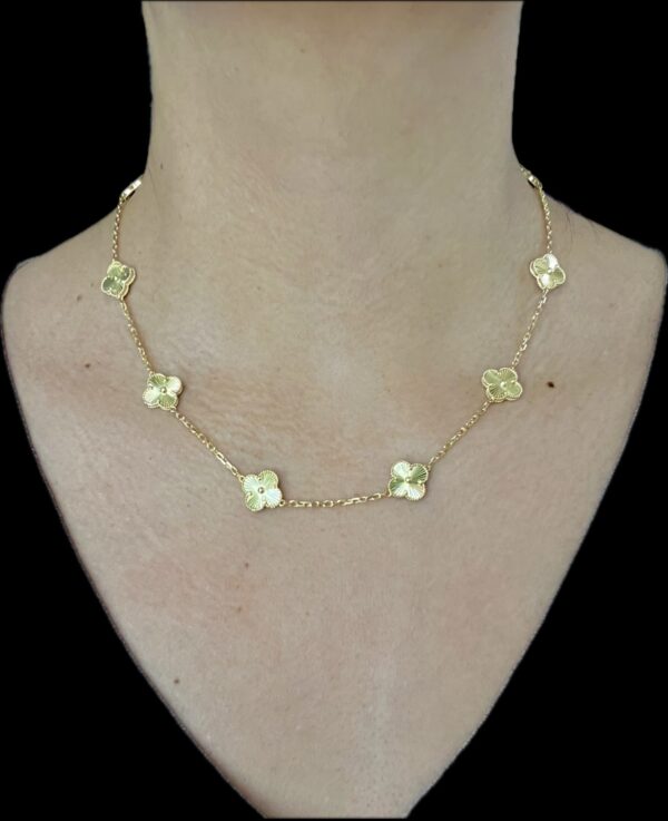18 karats floral gold chain
